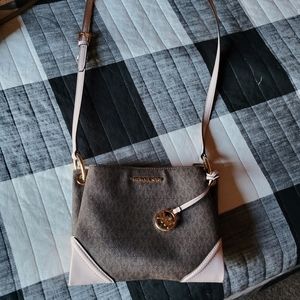 Like new authentic Michael Kors crossbody